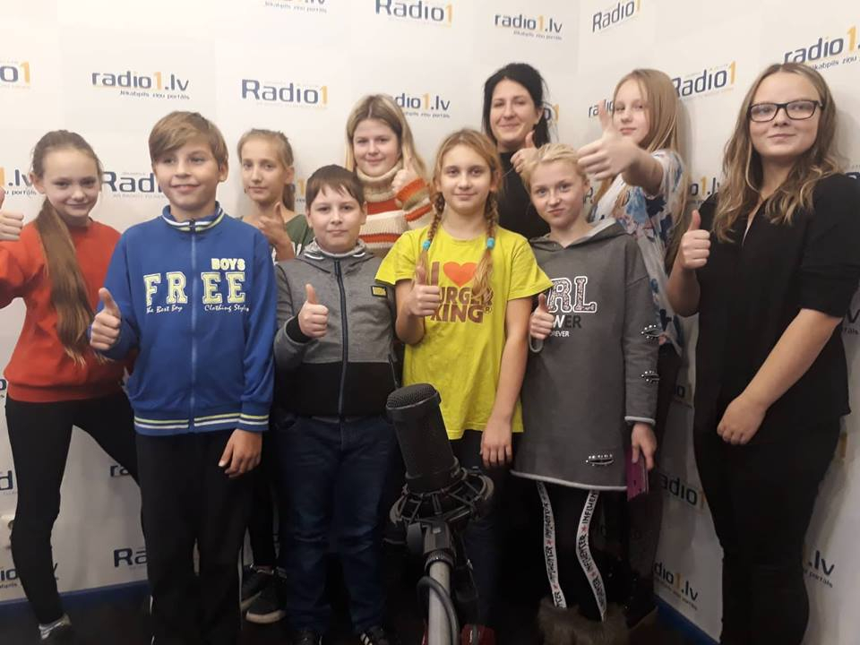 Jēkabpils Radio1 redakcijā viesojas Krustpils pamatskolas skolēni