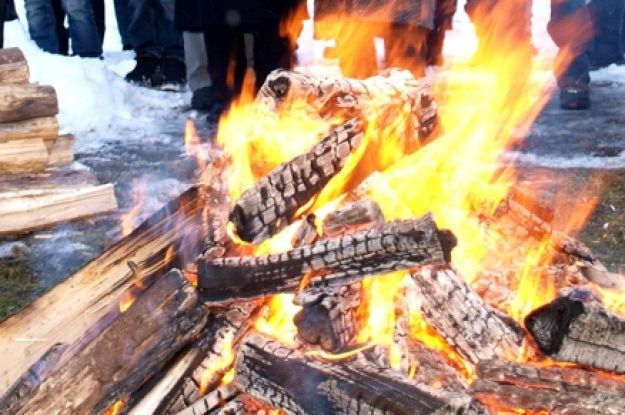 Jēkabpilī pie Tautas nama Barikāžu atceres ugunskuru iedegs 19.janvārī (PASĀKUMU PROGRAMMA NOVADĀ)