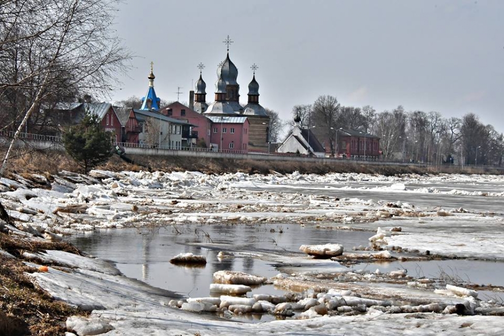Daļā Latvijas upju sākusies ūdens līmeņa krišanās, Daugavā pie Jēkabpils paaugstinās