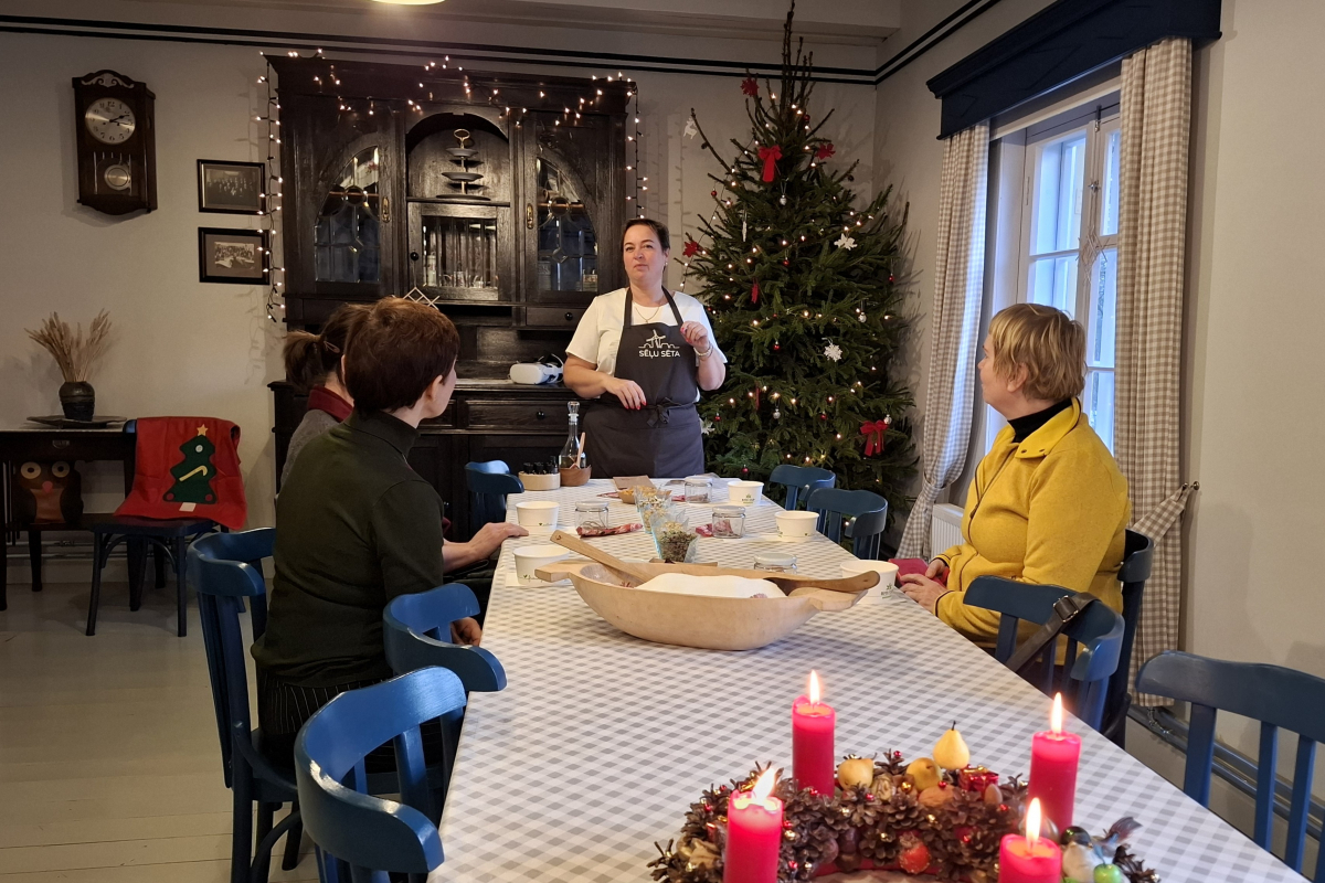 Tūroperatori un gidi iepazīst Jēkabpils novada piedāvājumu (FOTO)