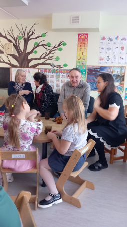 Jēkabpils invalīdu biedrība viesojas bērnudārzā “Auseklītis” un apmeklē Barikāžu atceres pasākumu Ķīpsalā (FOTO)