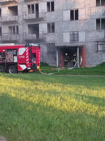 Jēkabpilī kārtējo reizi dzēsts ugunsgrēks graustā Auseklīša ielā (FOTO)