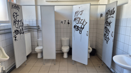 Jēkabpils Sporta centra stadions un Mežaparks – cietis no vandālisma (FOTO)