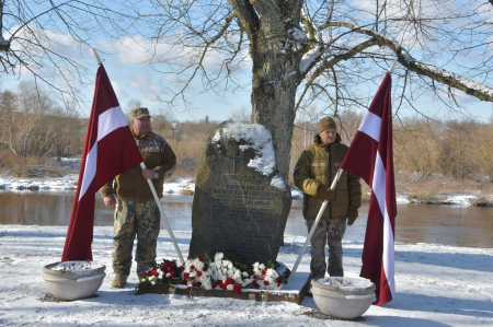 Jēkabpilī atzīmē Nacionālās pretošanās kustības piemiņas dienu (FOTO)