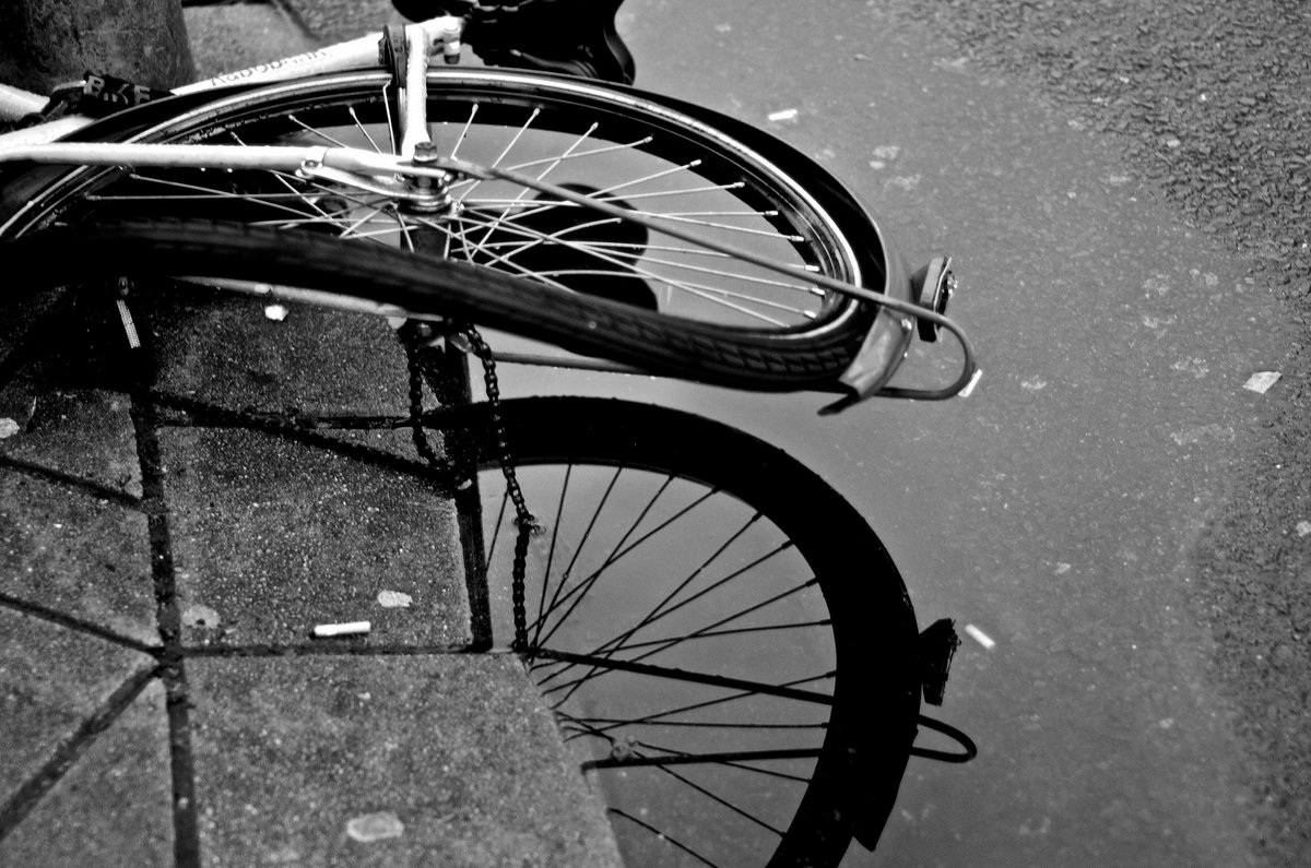 Jēkabpilī notriec velosipēdistu un nozog zeltlietas, Krustpils novadā nozog automašīnu