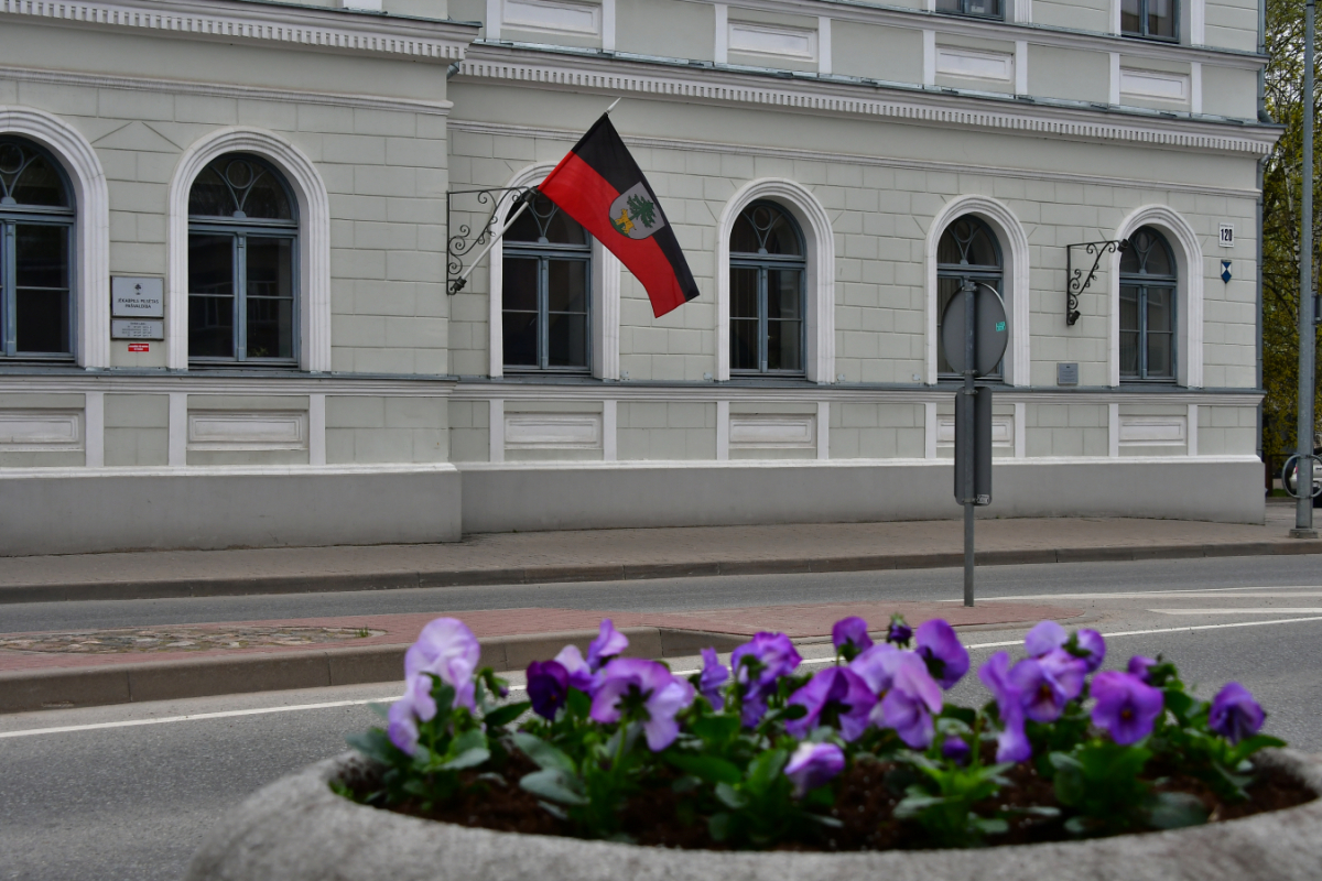 Jēkabpils dome pieņem lēmumu par braukšanas maksas atvieglojumiem skolēniem