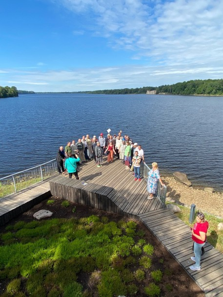 Pansionāta "Jaunāmuiža" klienti apmeklē Likteņdārzu un Koknesi