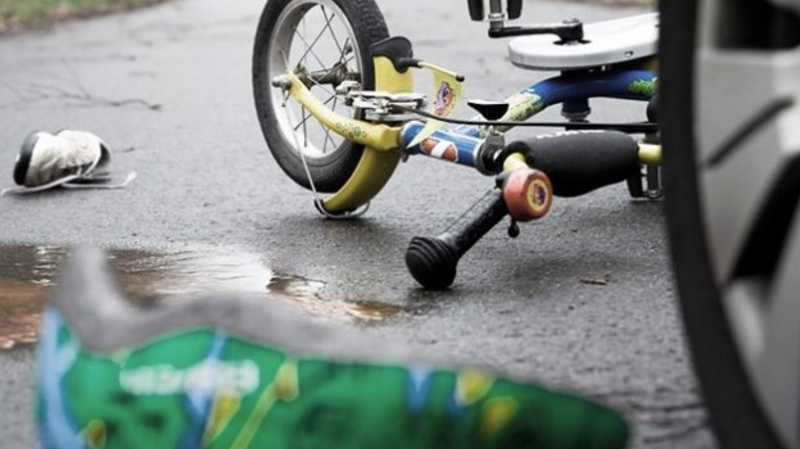 Jēkabpilī sadursmē ar BMW traumas gūst mazs zēns - velosipēdists