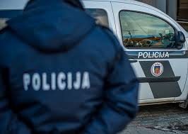 Jēkabpils policija ierosina kriminālprocesu par automašīnas spoguļa nolaušanu 