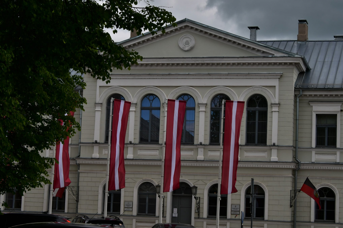 Apstiprina Jēkabpils novada pašvaldības nolikumu, kas noteic arī mēra vietnieku pienākumus