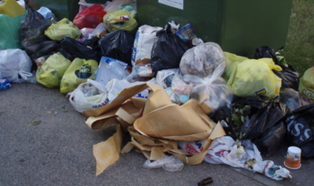 Mums raksta: Izveidojusies neciešama situācija pie atkritumu izmešanas vietas Jēkabpilī, Pils rajons 219