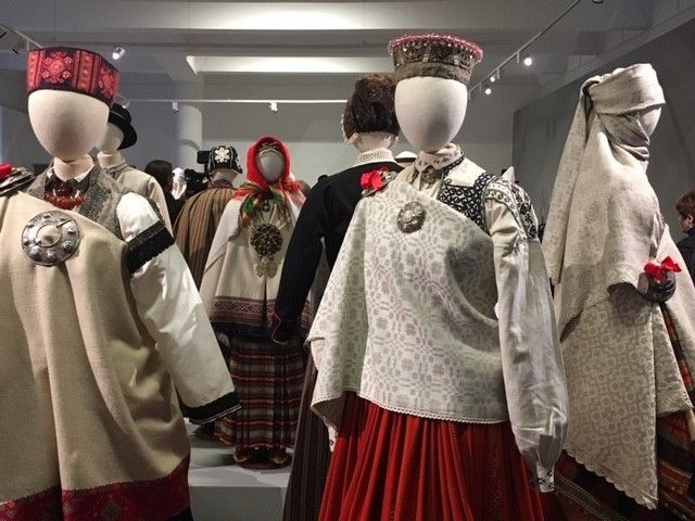 Jēkabpils vēstures muzejs aicina uz tiešsaistes lekciju par latviešu apģērbu gadsimtu gaitā 
