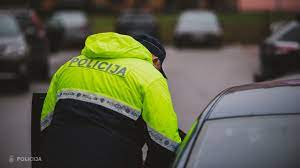 Jēkabpils policija sākusi kriminālprocesu pret autovadītāju, kas pieķerts braucot reibumā un bez tiesībām 