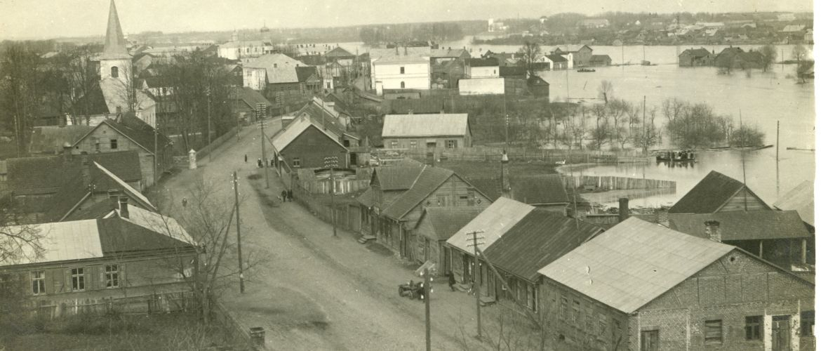 Jēkabpils dibināšanas dienā - 12.februārī - pie Krustpils pils būs skatāma lielformāta vēsturisko pilsētas fotogrāfiju izstāde