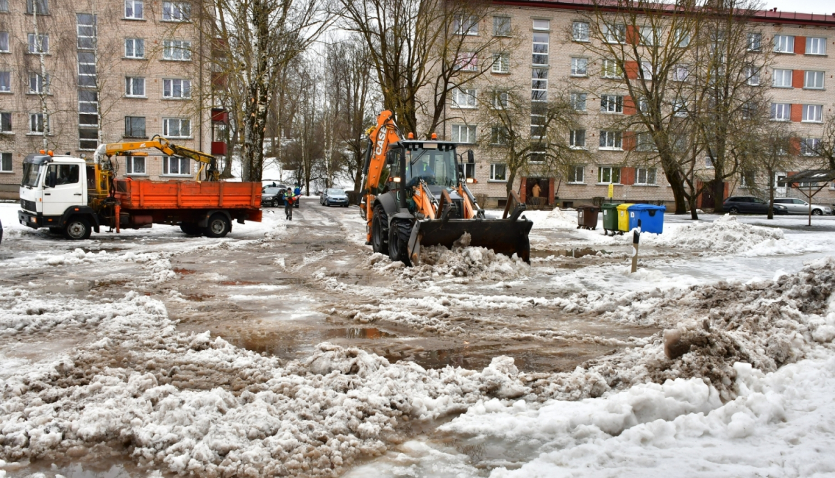 Aicina autovadītājus un gājējus uz Jēkabpils novada ceļiem pārvietoties uzmanīgi 