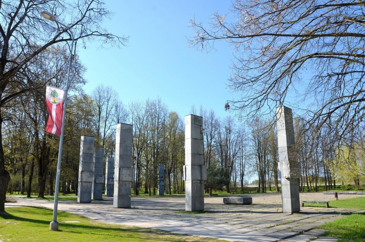 Jēkabpils novads vēlas pārvietot padomju karavīriem veltītos pieminekļus pašvaldības teritorijā