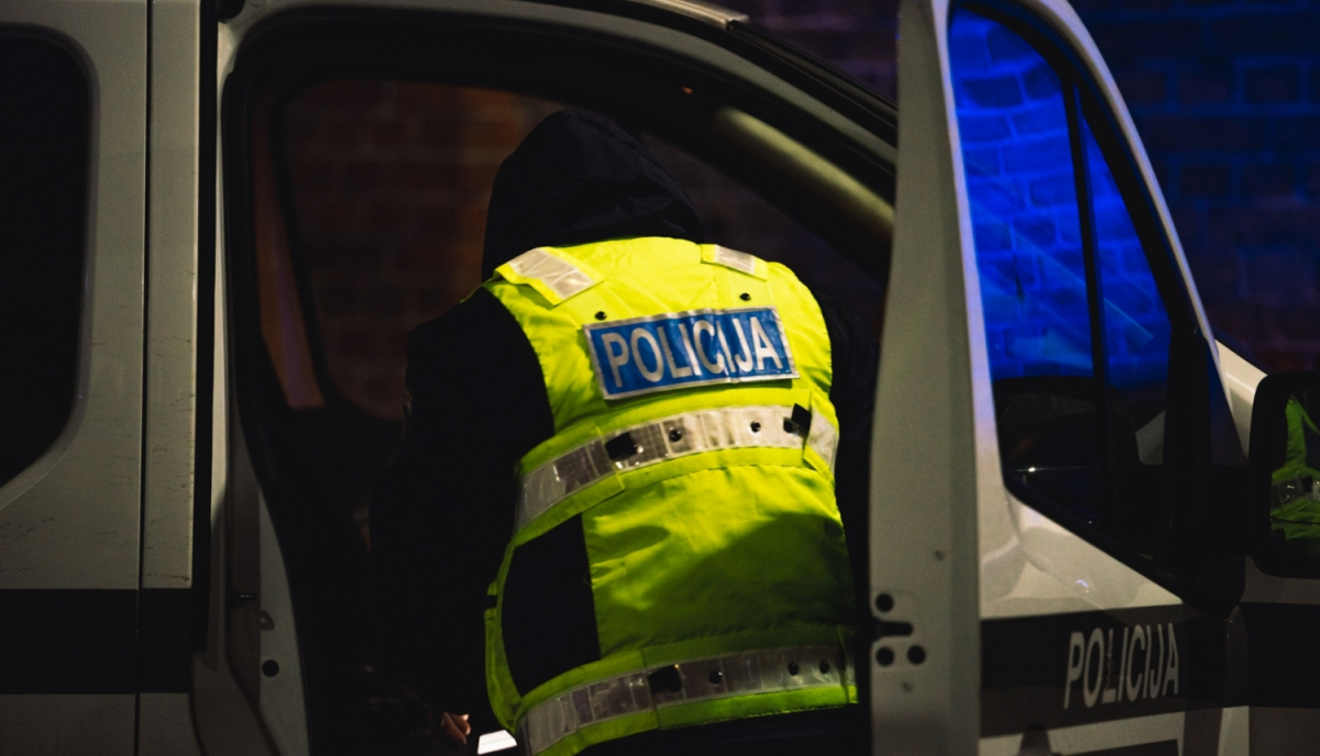 Jēkabpilī policija vīrietim par agresīvu uzvedību un pretošanos likumsargiem piemēro naudas sodus 250 un 150 eiro