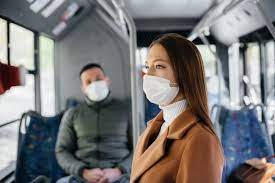 No 15. maija varētu atcelt obligātu masku nēsāšanu sabiedriskajā transportā 