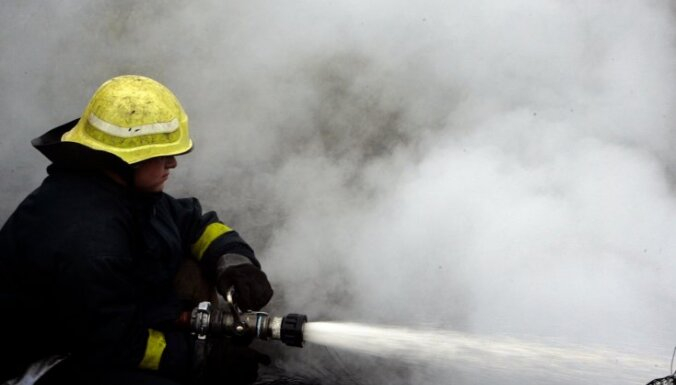 Ceturtdienas vakarā ugunsdzēsēji devušies dzēst degošu pirti Sēlpilī