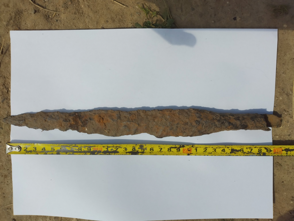 Jaunsēlpilī uz ceļa smiltīs atrasts  mūsu ēras pirmā gadsimta šķēpa uzgalis