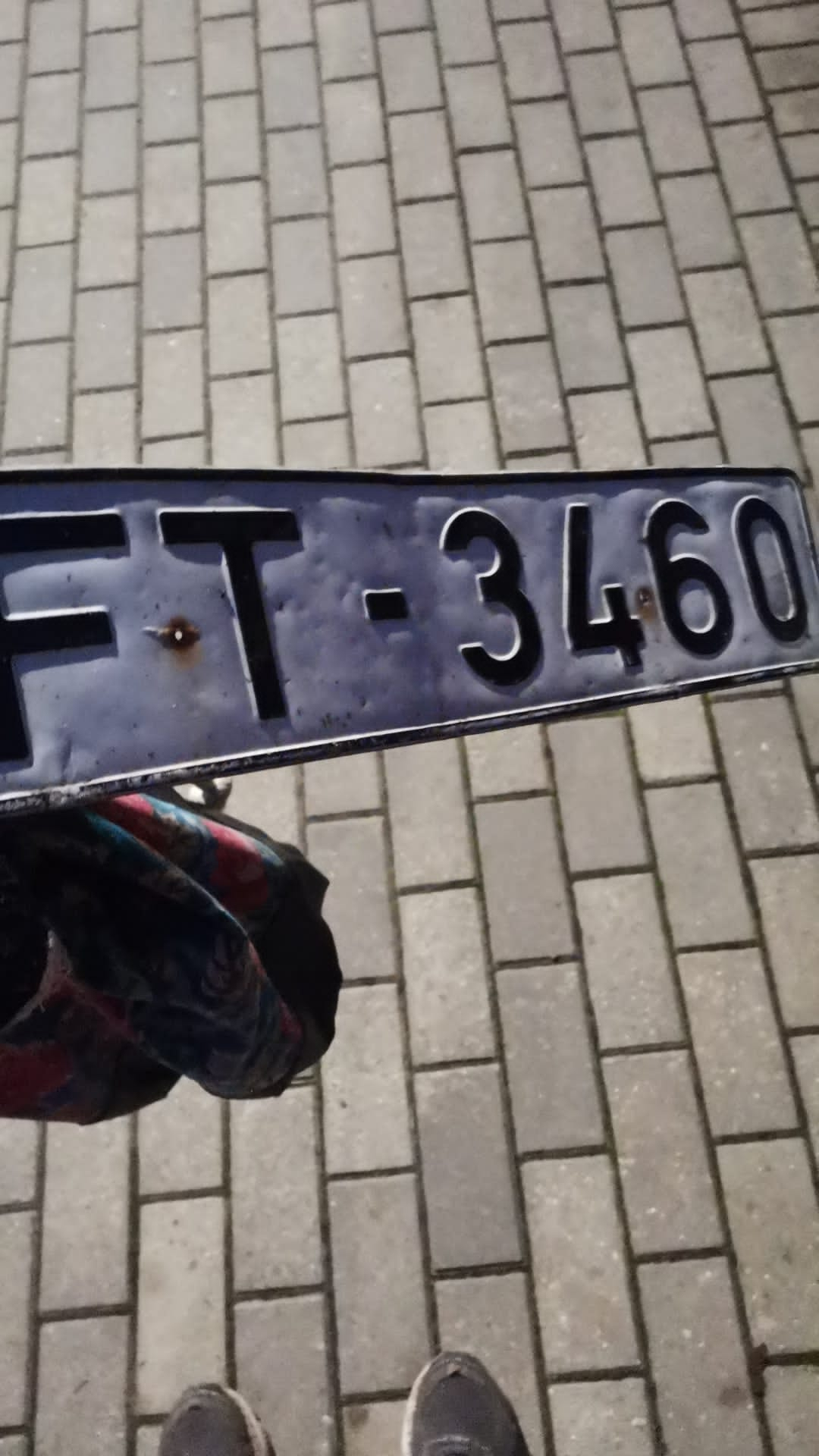 SOS: Jēkabpilī, Rīgas ielā atrasta automašīnas valsts numura zīme - FT-3460 (ATDOTA ĪPAŠNIEKAM)