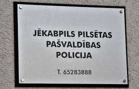 Jēkabpils novadā novembrī visbiežāk pārkāpti alkohola lietošanas un automašīnu novietošanas noteikumi