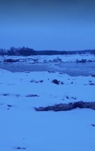Sakas upē vižņi ir apstājušies. Pagaidām nav bažu par Sakas upes pārplūšanu (VIDEO)