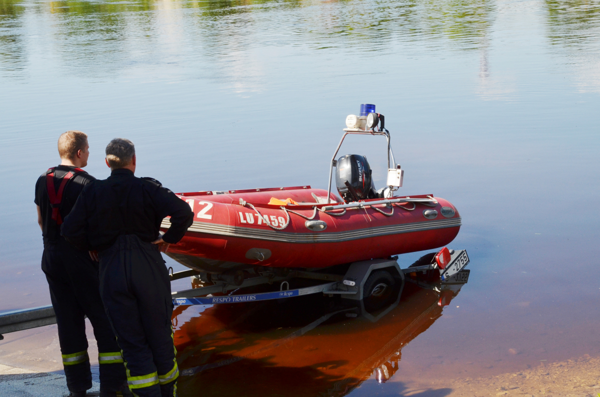 Sēlpils pagastā, automašīnai ieripojot Daugavā, noslīkuši divi cilvēki (PAPILDINĀTS)