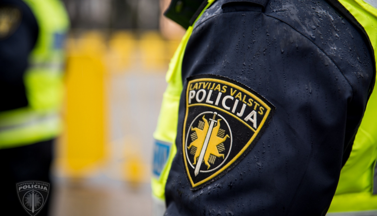 Valsts policija operatīvi aiztur vīrieti, kurš Jēkabpilī kādā veikalā sadūris cilvēku