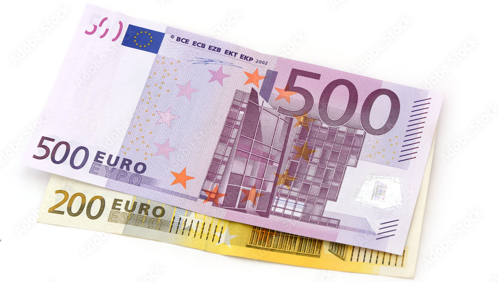 Minimālo algu Latvijā nākamgad cels līdz 700 eiro