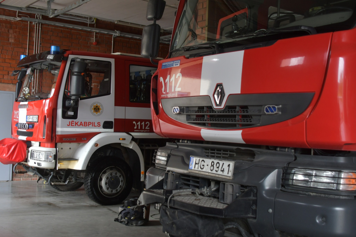 Jēkabpils novada ugunsdzēsēji glābēji valsts svētkos saņem apbalvojumus