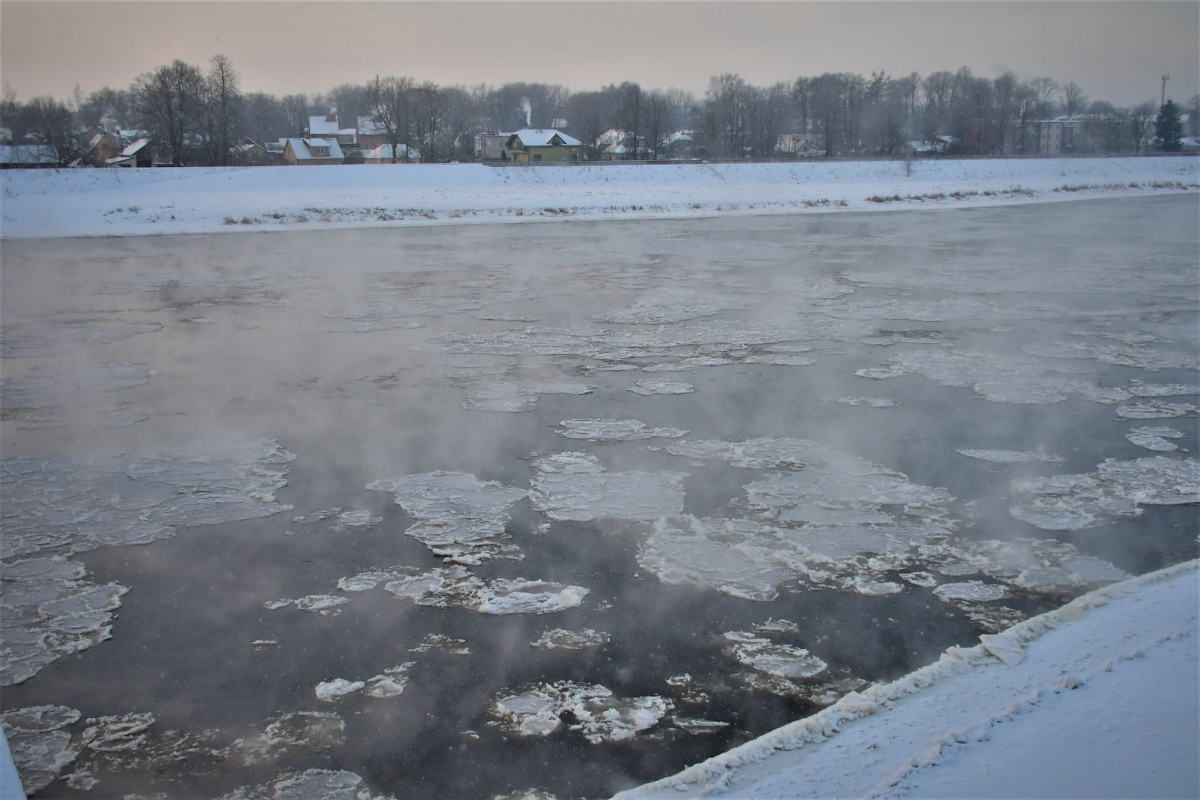 Vairākos upju posmos veidojas ledus sablīvējumi, arī Daugavā lejpus Jēkabpils