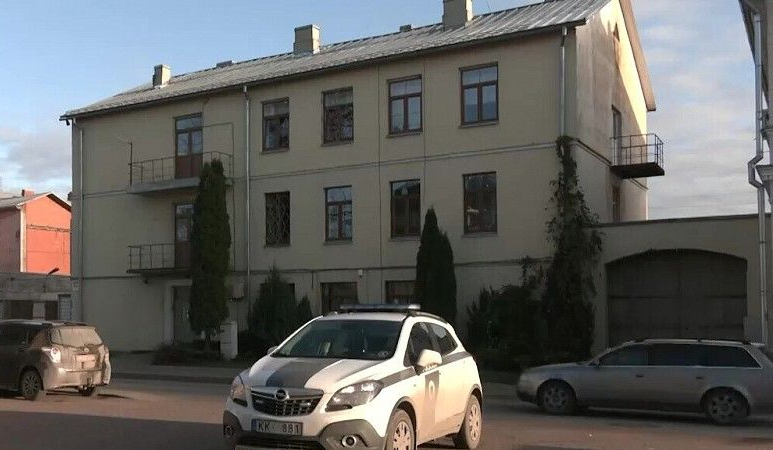 Jēkabpils novadā otrdien notikuši divi satiksmes negadījumi, policijai ziņots arī par tīši bojātu auto