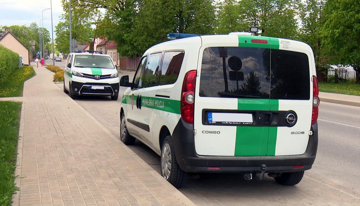 Jēkabpils novada pašvaldības policija jūnijā īpašu uzmanību pievērsa velosipēdu un elektroskrejriteņu vadītājiem ceļu satiksmē