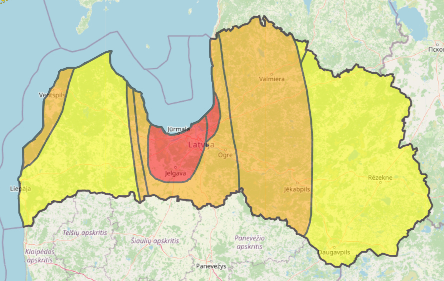 Aktīvs ciklons atnesīs ilgstošu un stipru lietu. Gaidāmā ļoti stiprā lietus un vēja dēļ izsludināti divi sarkanie brīdinājumi (PAPILDINĀTS)