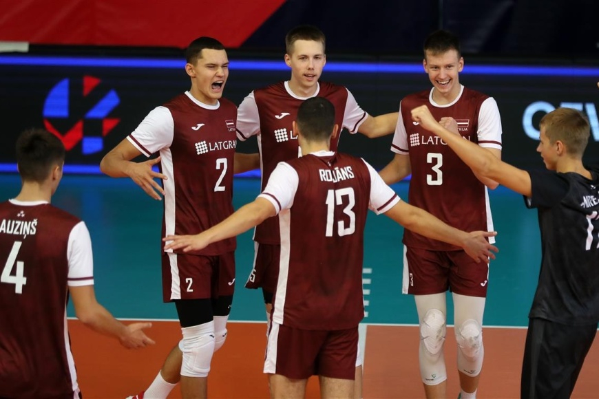 Latvijas volejbolisti Eiropas U-20 čempionātu beidz ar atņemtu setu grupas uzvarētājai Francijai