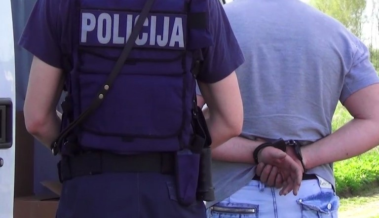 Jēkabpilī policija aizturējusi vīrieti par bijušās dzīvesbiedres nolaupīšanu