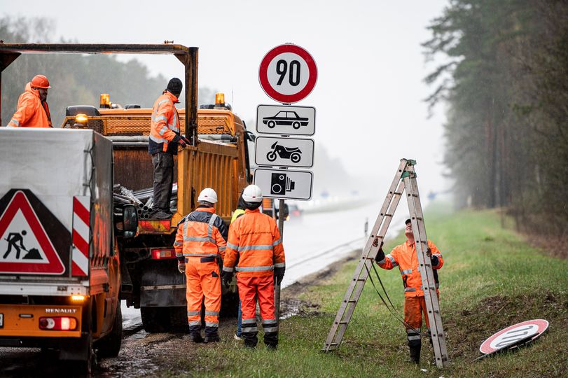 Vairs nekur nedrīkstēs braukt ātrāk par 90 kilometriem stundā, izņemot Siguldas šosejas posmu ļoti labos apstākļos