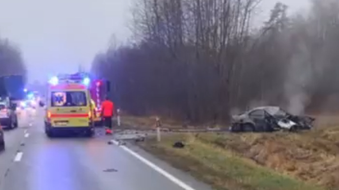 Trešdienas rītā uz Rēzeknes šosejas starp gaisa tiltu un Atašienes pagriezienu noticis smags satiksmes negadījums (VIDEO)(PAPILDINĀTS 2X)