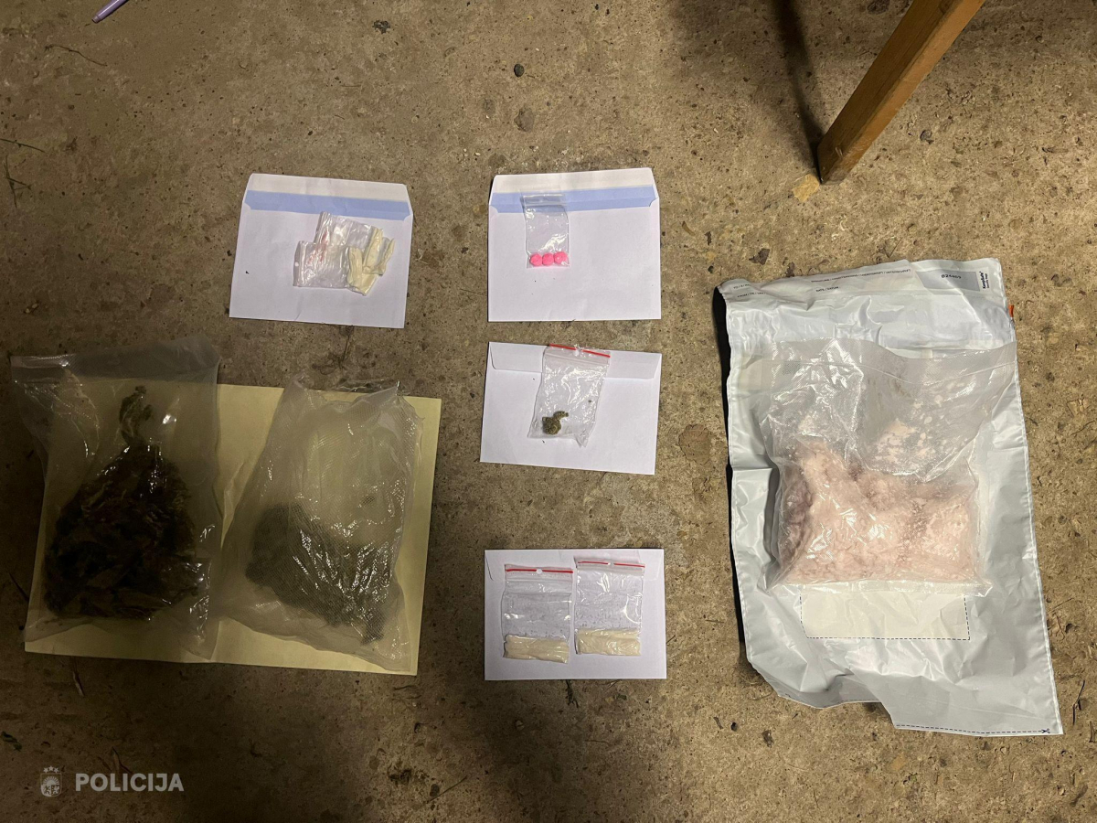 Policija Līvānos izņem 900 gramu dažādas narkotiskās vielas; aizturētas divas personas