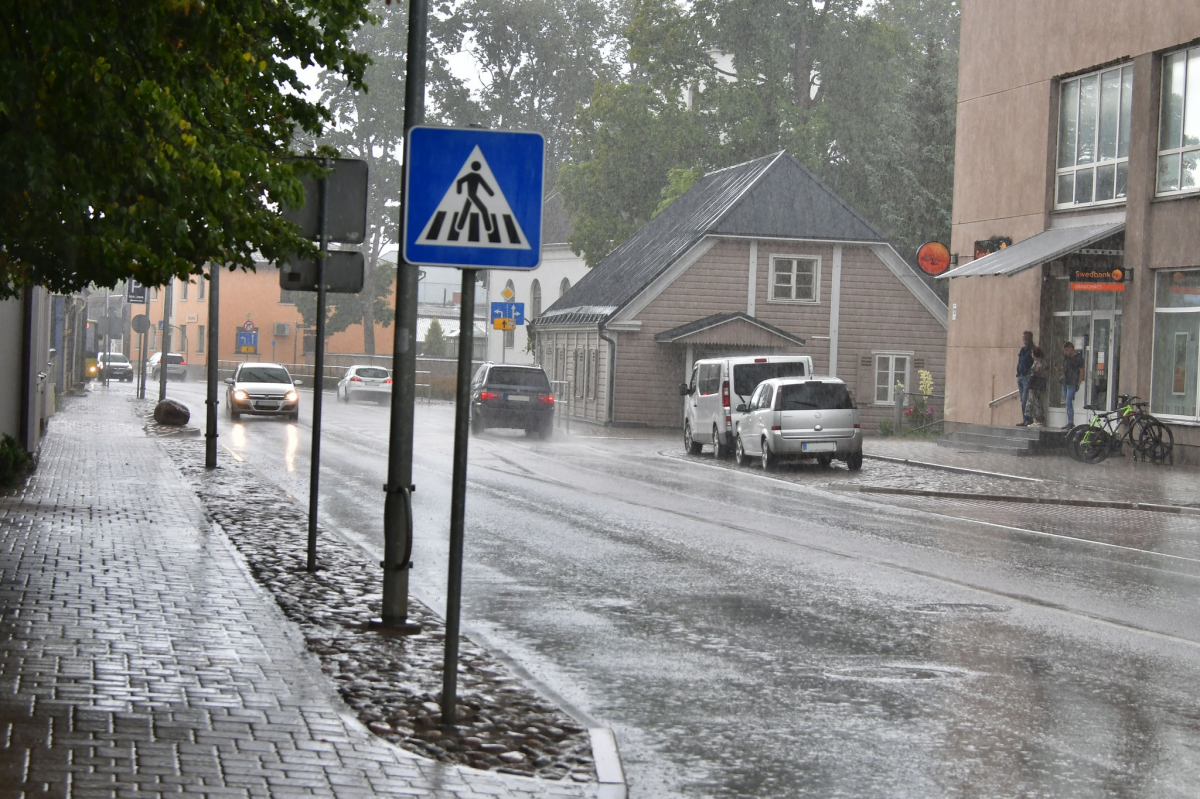 Nedēļas nogalē atgriezīsies visai vēss laiks un brīžiem līs