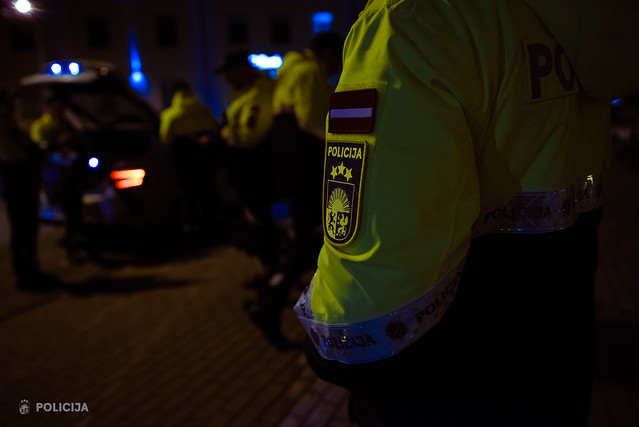 Kūku pagastā vieglā auto un skolēnu autobusa sadursmē viens cietušais