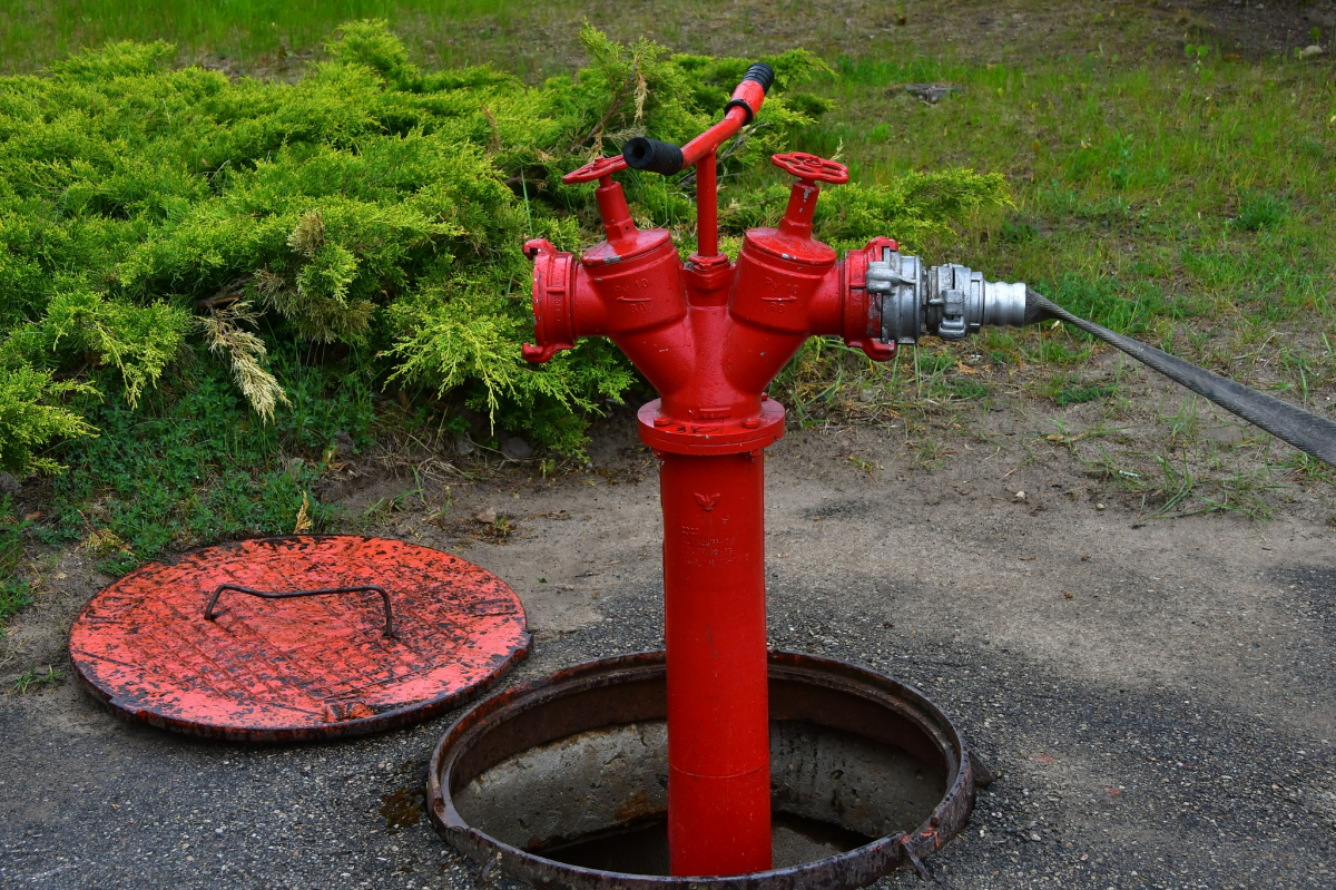 Jēkabpilī, izceļoties ugunsgrēkam, no dzīvojamās mājas evakuējas cilvēks