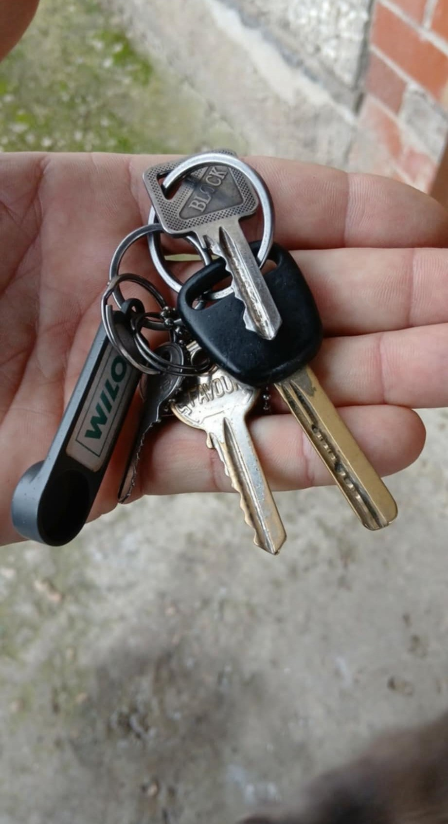 SOS: Jēkabpilī, Bebru ielā atrastas atslēgas ar čipu Wilo