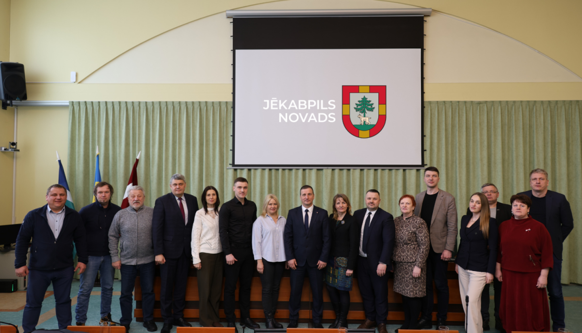 Jēkabpils novada 2026.gada budžetā lielāko īpatsvaru - 50 procentus sastāda atlīdzības jeb algas (GRAFIKI)