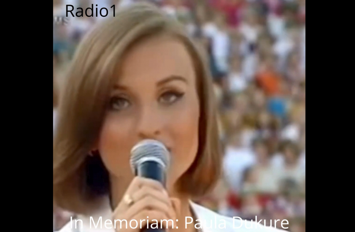 Bezvēsts prombūtnē esošā dziedātāja Paula Dukure atrasta mirusi (VIDEO)