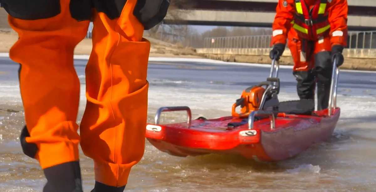 Aizkrauklē dīķī noslīkst cilvēks