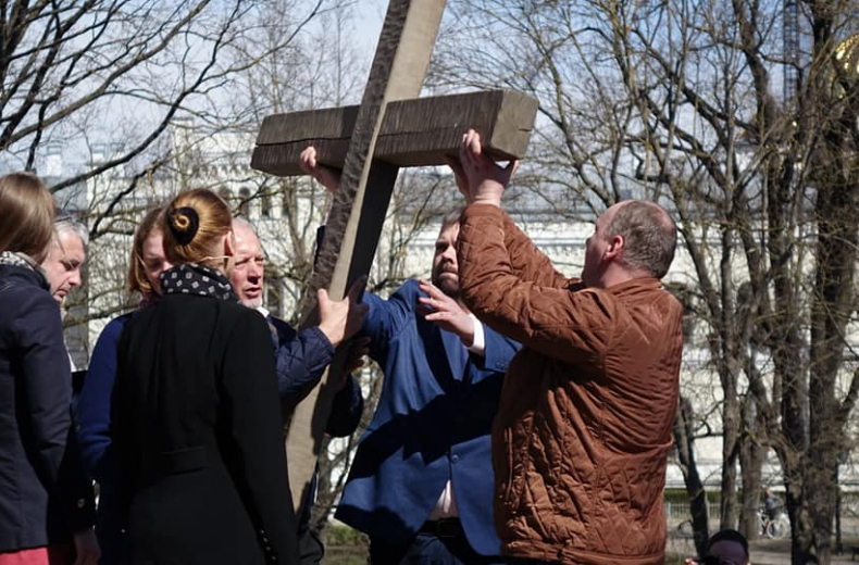 Kristīgajā pasaulē atzīmē Lielo piektdienu