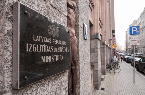IZM pāris nedēļas pirms jaunā mācību gada rosina mainīt skolu finansēšanas kārtību