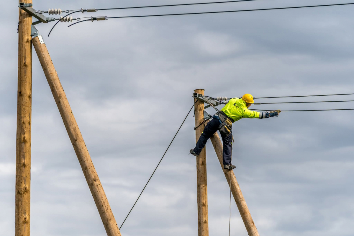 Bez elektrības Latvijā joprojām aptuveni 87 000 klientu, arī Jēkabpils, Aizkraukles un Preiļu apkārtnēs